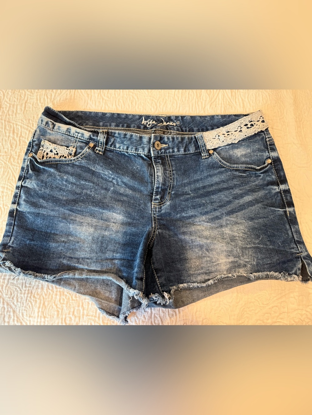 Ariya lace trim denim jean shorts women’s 18